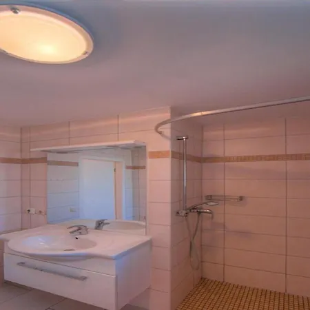 Komfortabler Doppelbungalow Mit Terrasse Im Ferienpark Mirow Holiday home *