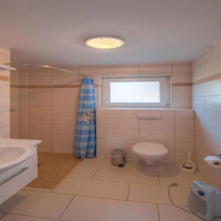 Komfortabler Doppelbungalow Mit Terrasse Im Ferienpark Mirow Holiday home *